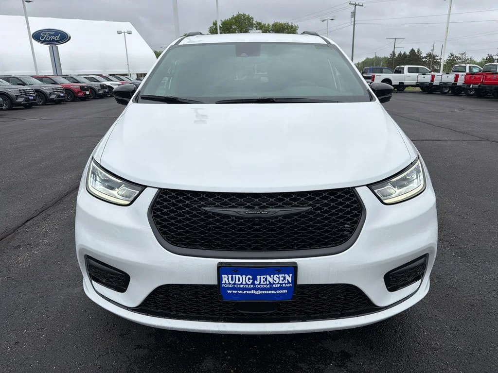 2026 Chrysler Pacifica Select - Photo 8