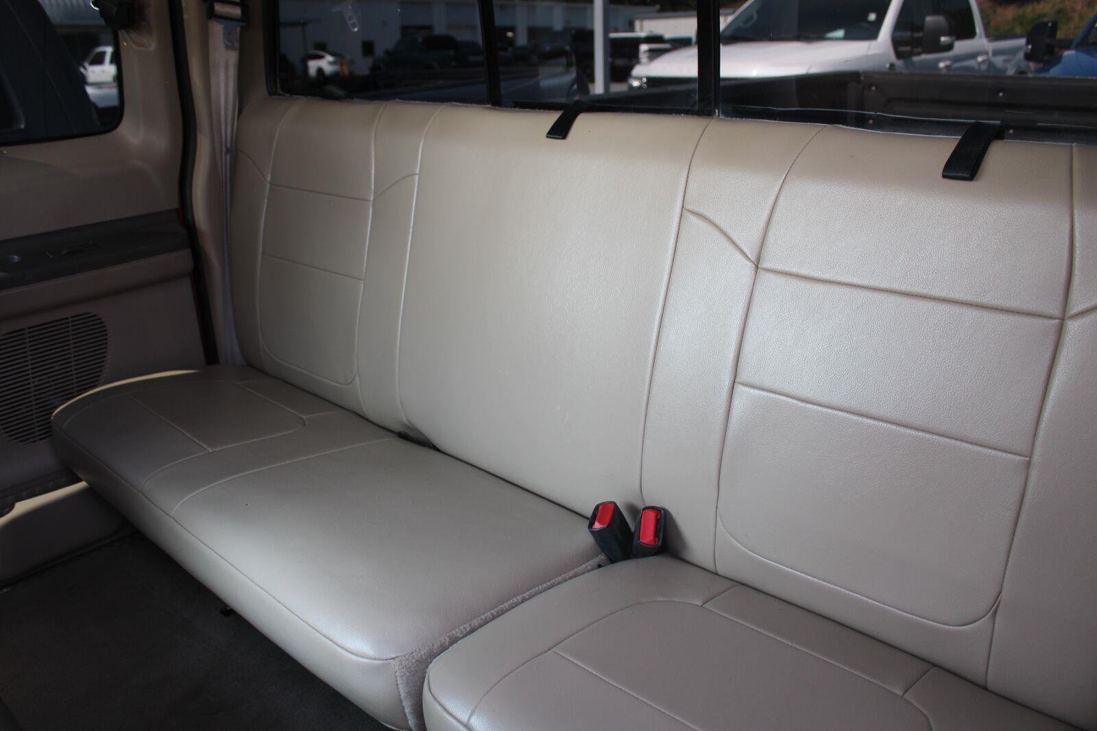 Used 2003  Ford Lariat image 7