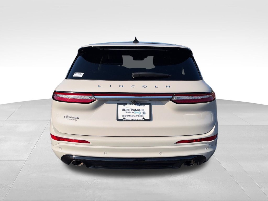 Used 2024 White Lincoln Premiere image 4