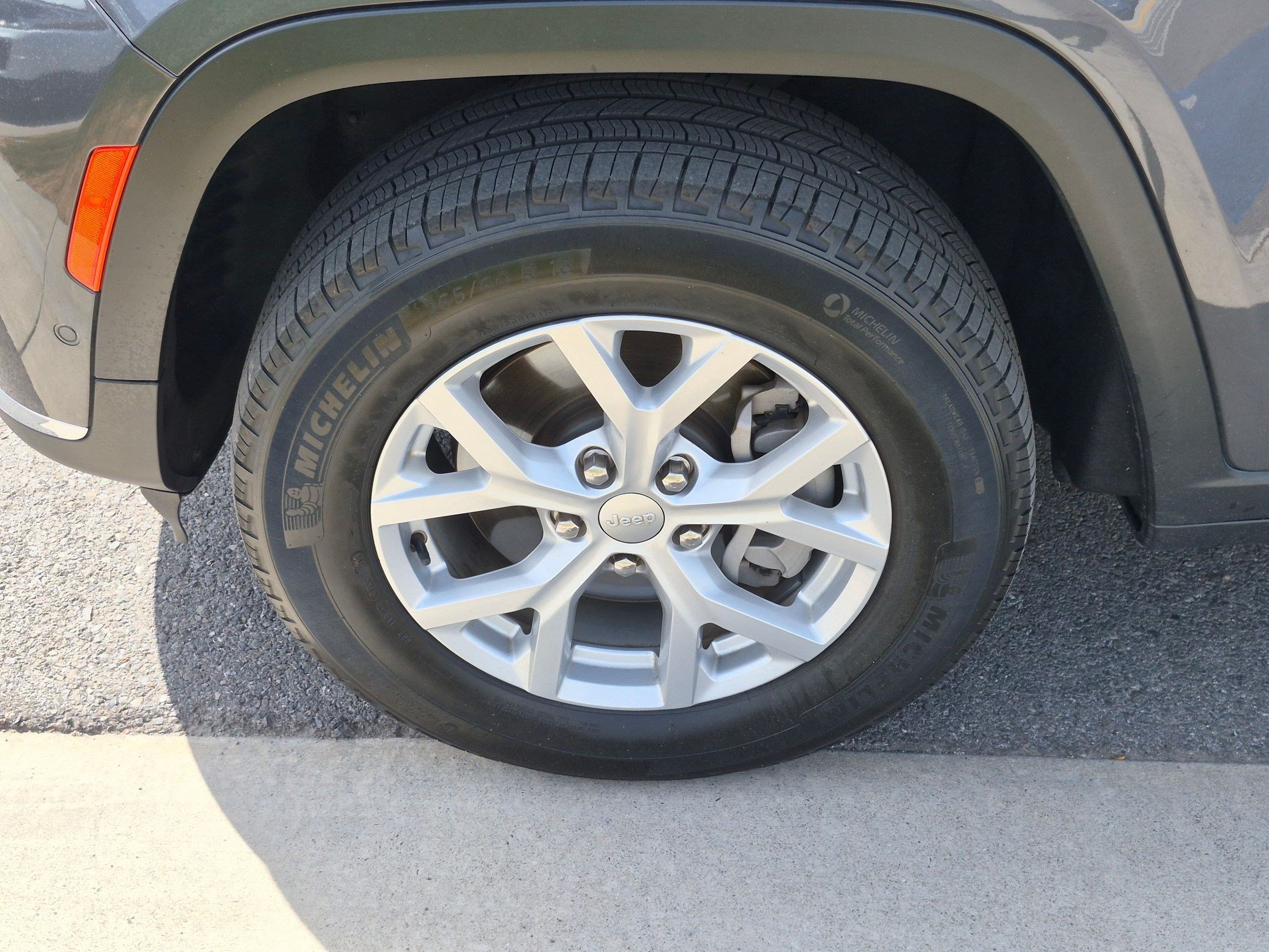 Used 2023 Baltic Gray Metallic Clearcoat Jeep Limited image 12