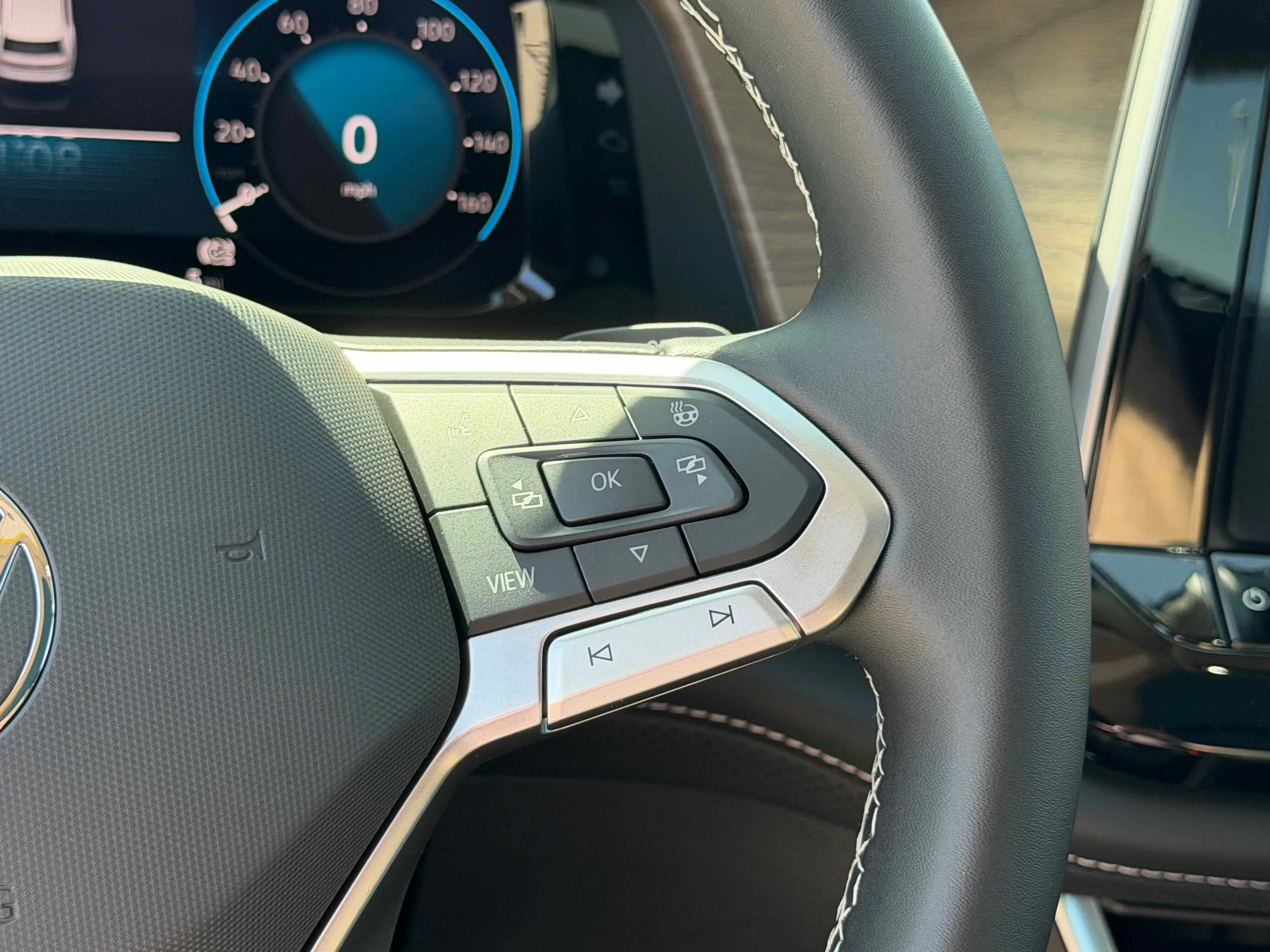 New 2026 Deep Black Volkswagen 2.0T SE w/Technology image 18