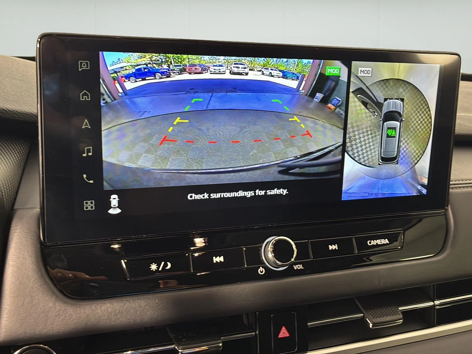 Used 2025 Black Diamond Mitsubishi SE image 21