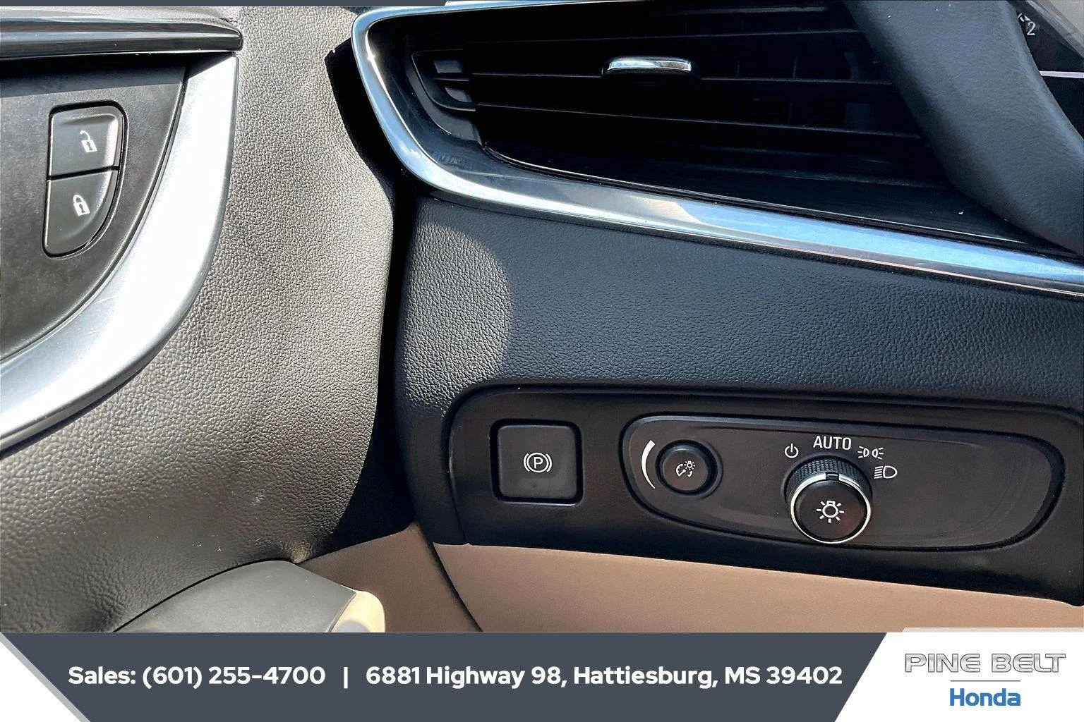 Used 2021 White Frost Tricoat Buick Essence image 23