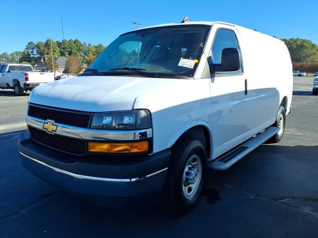2025 Chevrolet Express Cargo WT