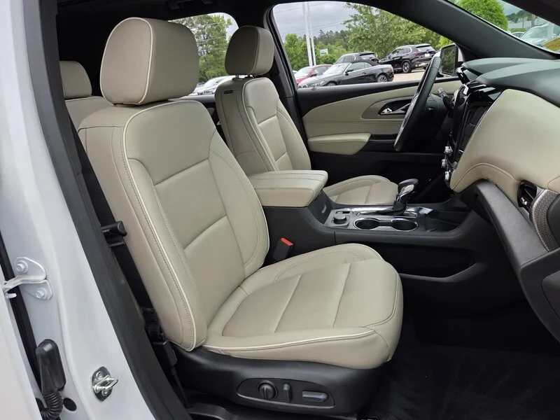 Used 2023 Iridescent Pearl Tricoat CHEVROLET AWD 4DR PREMIER image 25