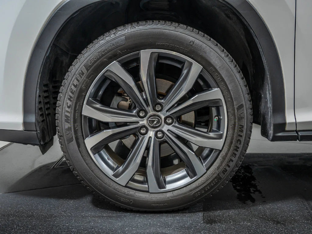Used 2019 Eminent White Pearl Lexus 350L image 13