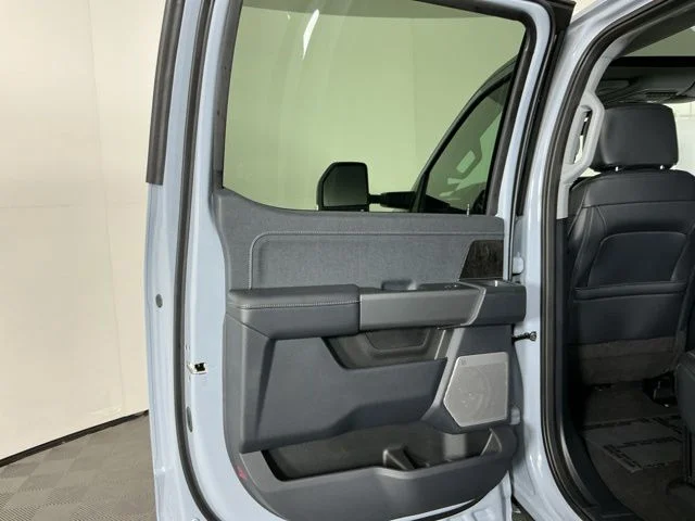 New 2026 Glacier Gray Metallic TriCoat Ford Lariat image 32