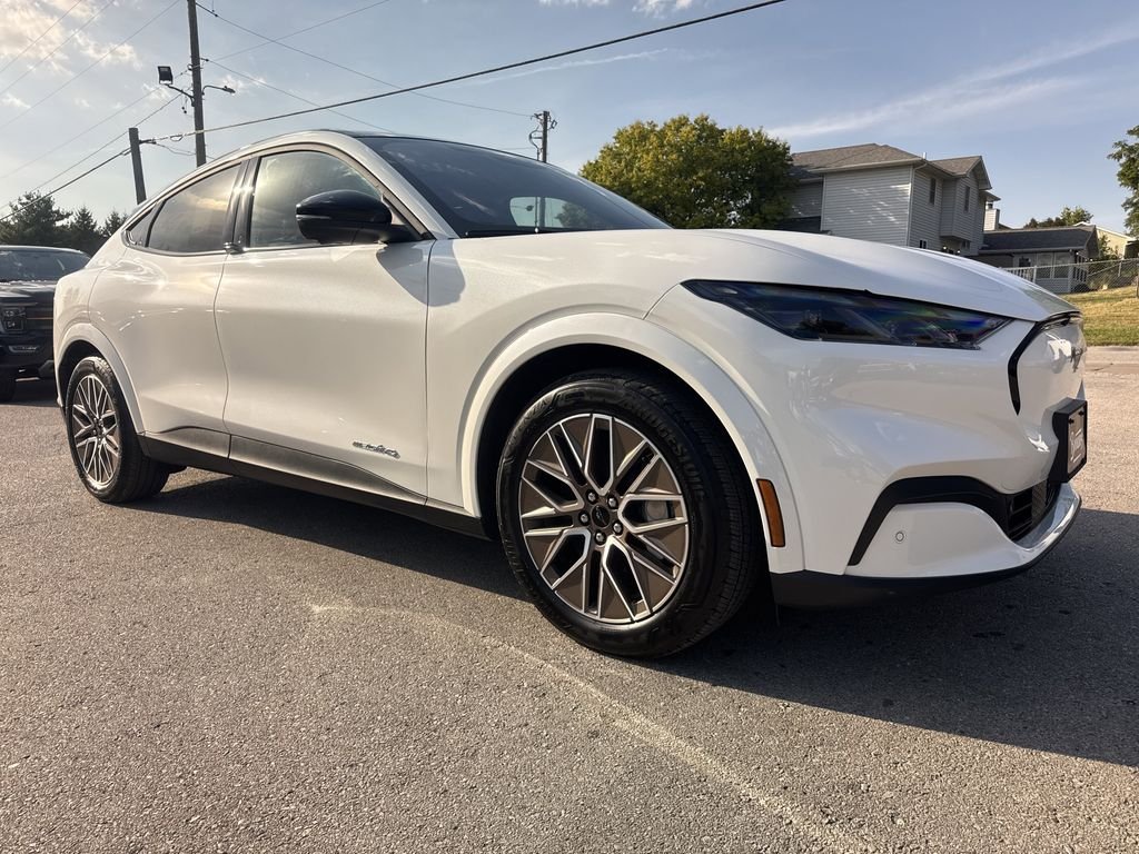 2025 Ford Mustang Mach-E Premium photo 3