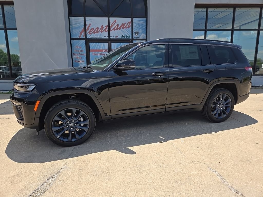 New 2026 Diamond Black Crystal Pearl-Coat Exterior Paint Jeep  image 5