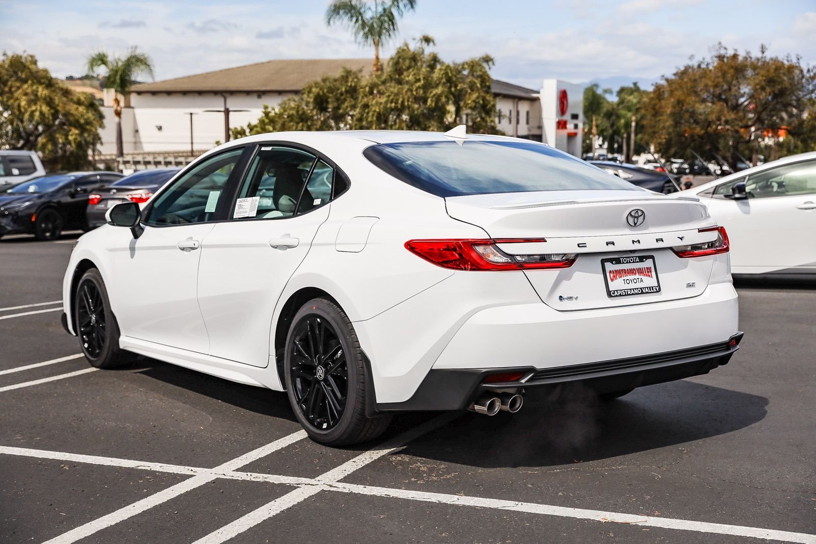 2026 Toyota Camry SE - Photo 6