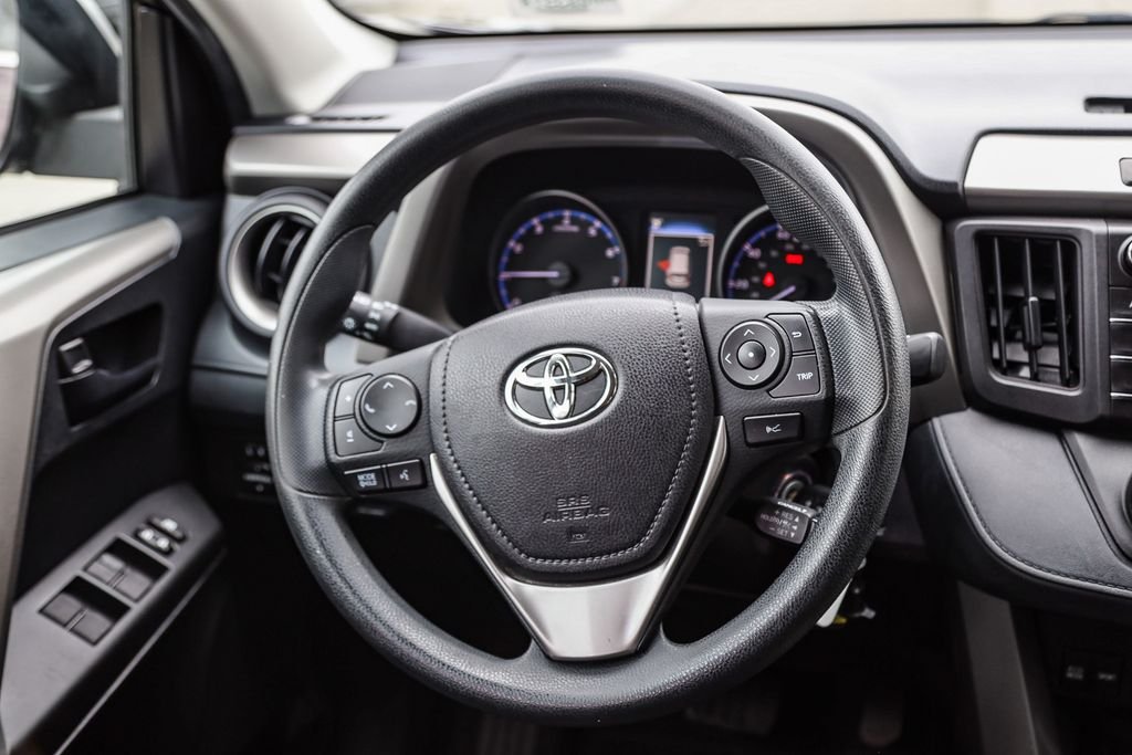 2017 Toyota RAV4 LE - Photo 15
