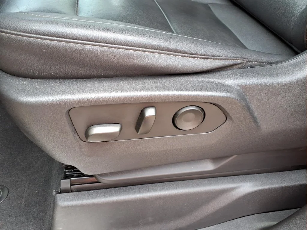 Used 2022 SAND DUNE METALLIC Chevrolet LT Trail Boss image 18