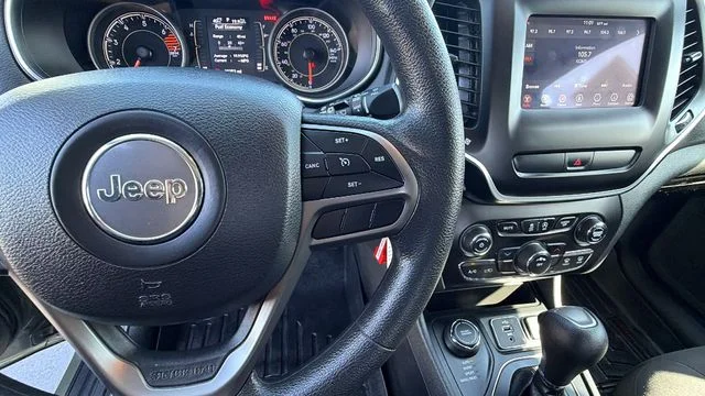 Used 2019 Green Jeep Latitude image 28
