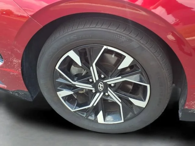 Used 2024  Hyundai SEL image 16
