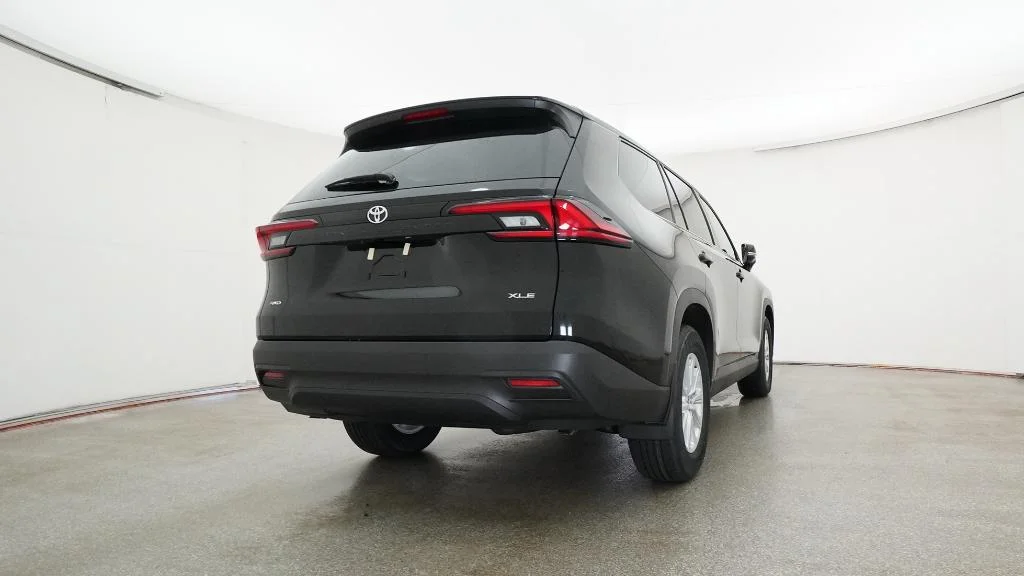 New 2026 Midnight Black Metallic Toyota XLE image 18
