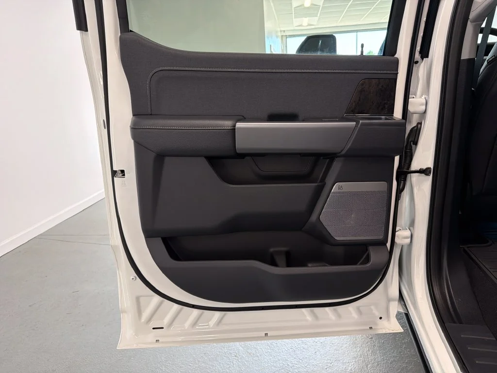 New 2027 Star White Metallic Tri-Coat Ford F-250® Lariat® image 8