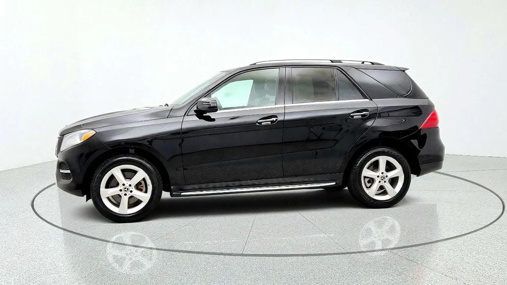 Used 2019 Black Mercedes-Benz GLE 400 4MATIC® SUV w/ Premium 1 & Parking Assist Pkgs image 8