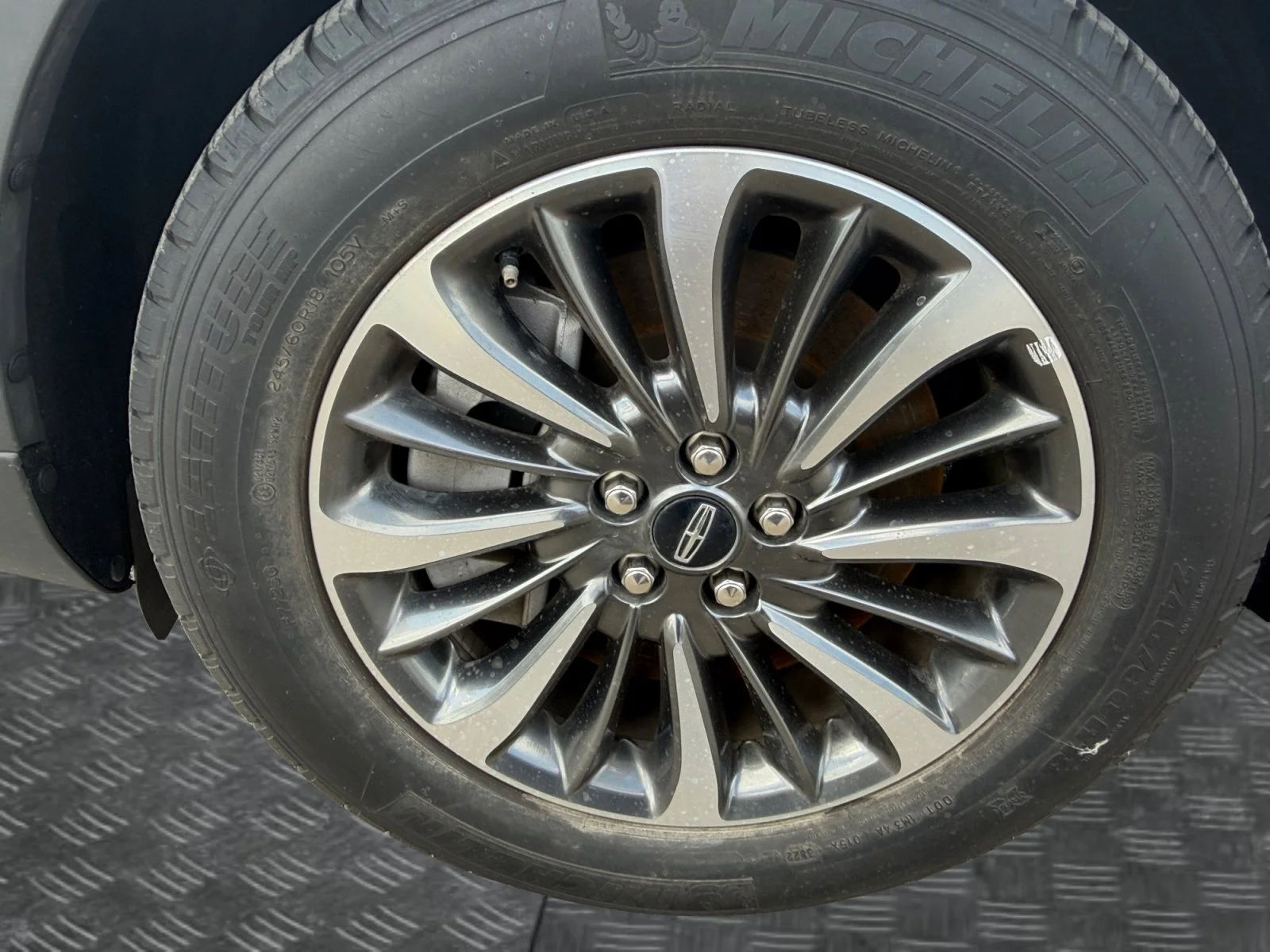 Used 2023 Pristine White Metallic Tri-Coat Lincoln Standard image 9