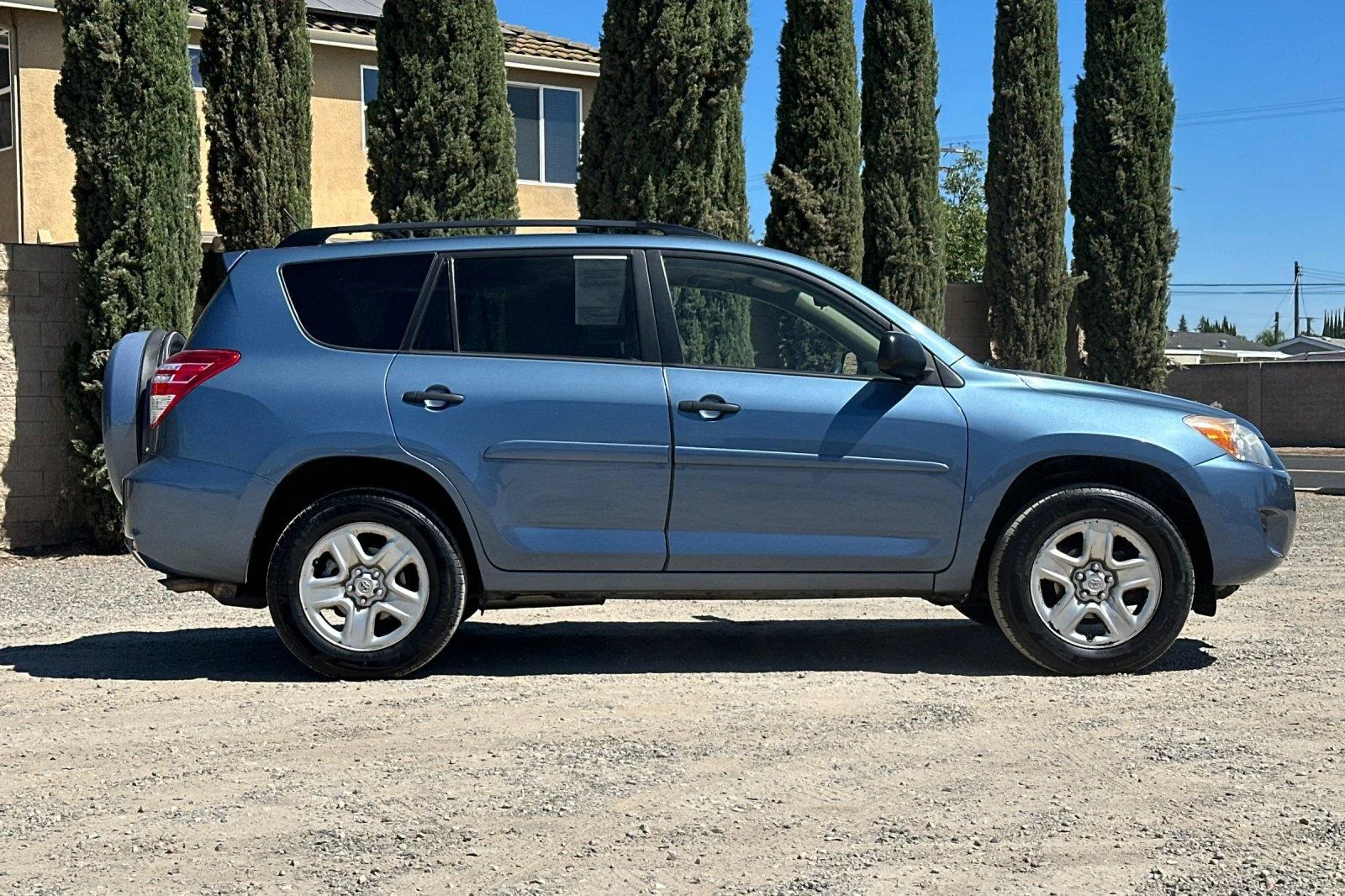 Used 2011 Pacific Blue Metallic Toyota Base image 3