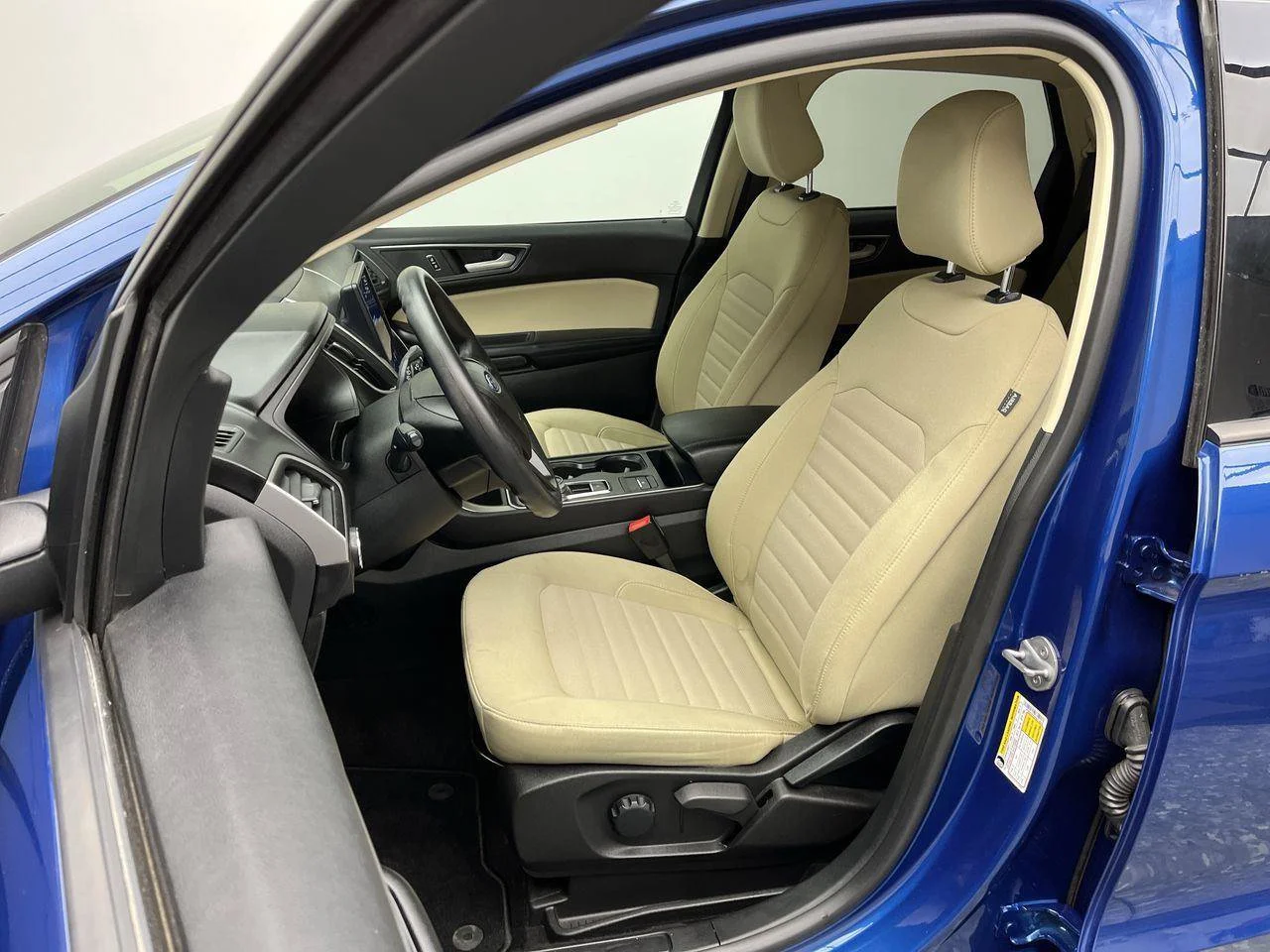 Used 2023 Blue Ford SE image 7