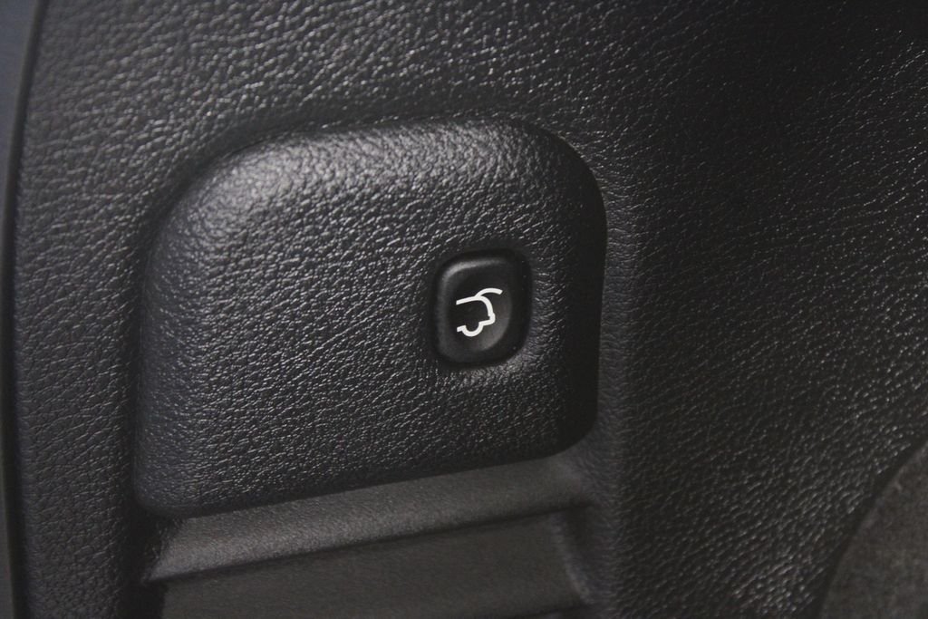 Used 2019 Silver Jeep Limited image 17