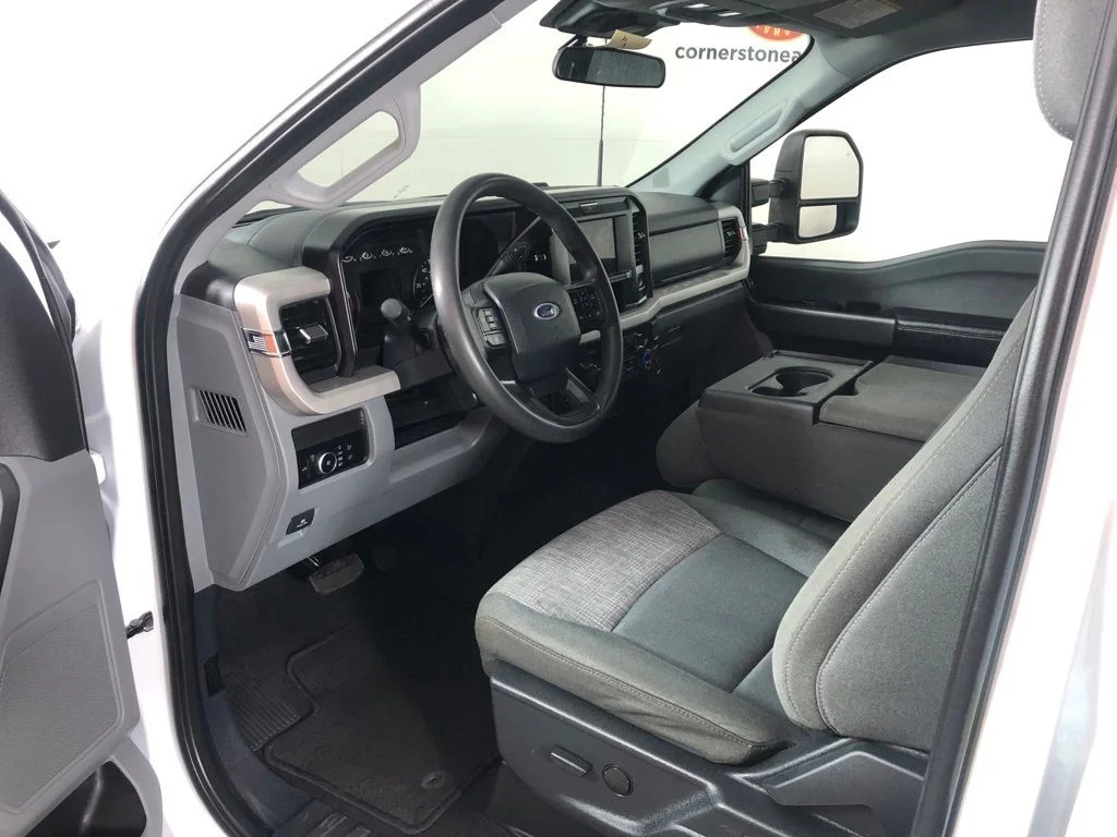 Certified Used 2025 Oxford White Ford XLT image 14