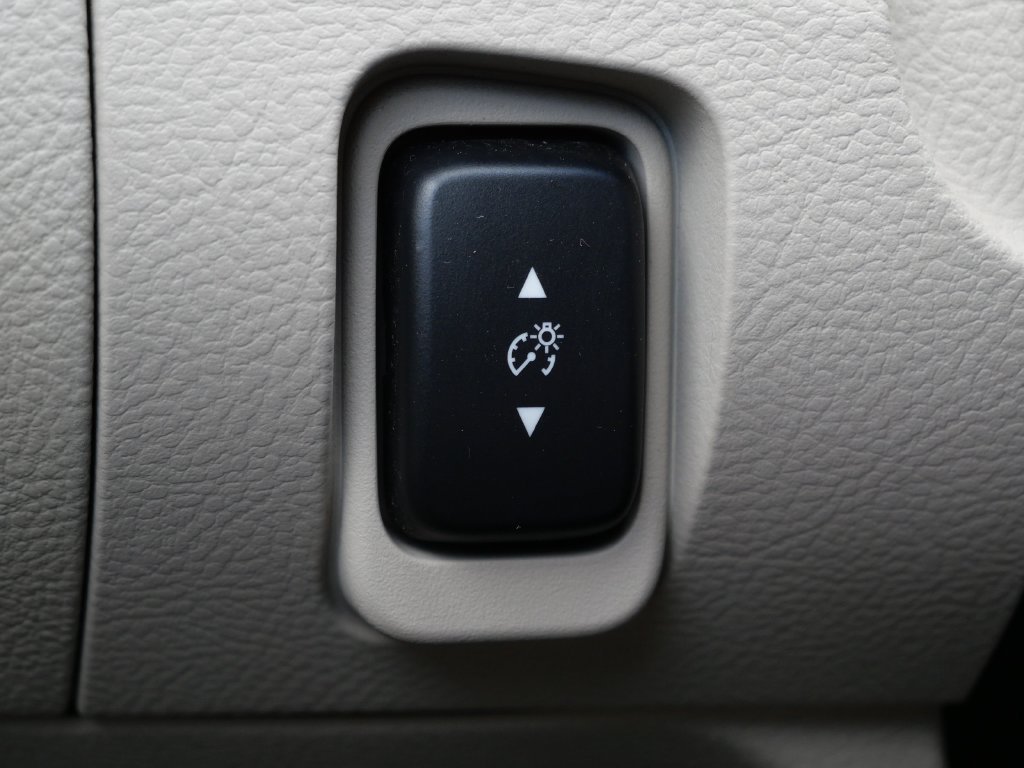 Used 2010 Red Ford SEL image 25
