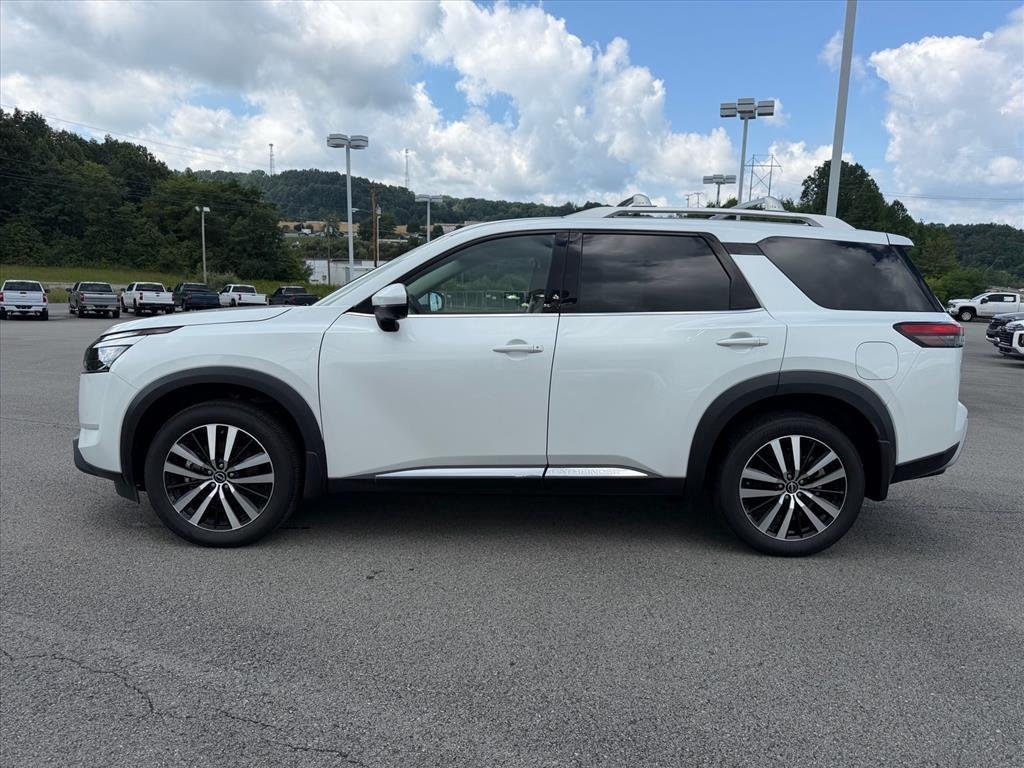 Used 2025 Everest White Pearl Tricoat Nissan Platinum image 2