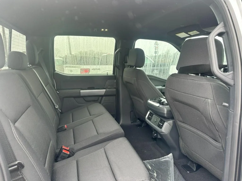 New 2026 Iconic Silver Metallic Ford XLT image 4