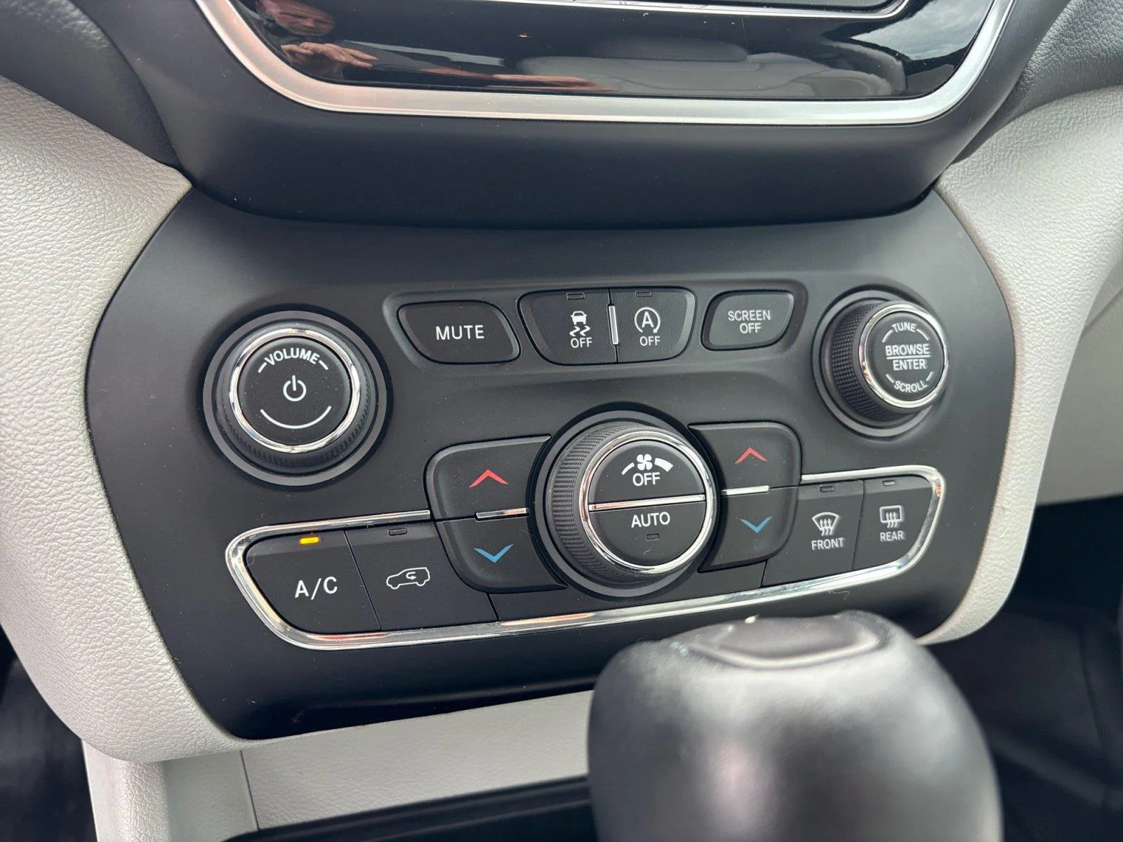 Used 2019 Sting-Gray Clearcoat Jeep Limited image 27
