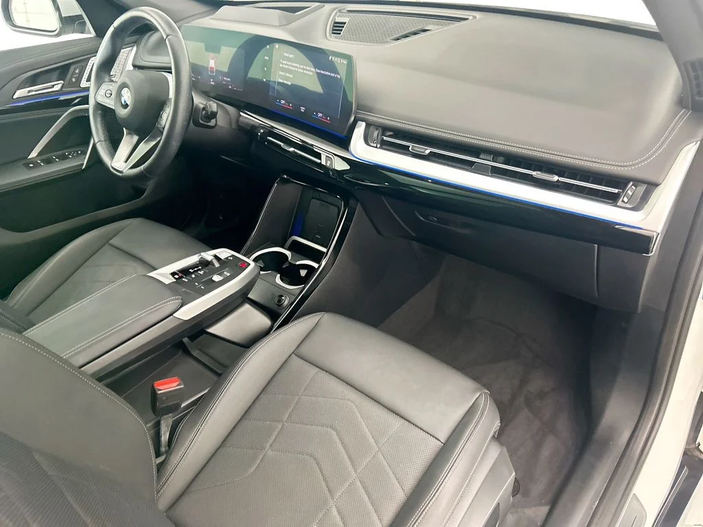 Used 2023 White BMW xDrive28i image 16
