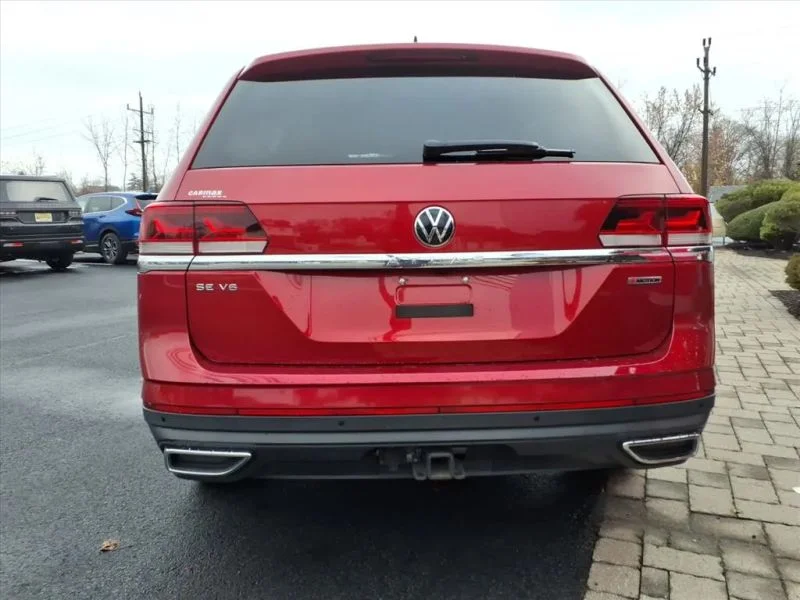 Used 2022 Red Volkswagen SE 4Motion w/Tech Pkg Sport Utility 4D image 4