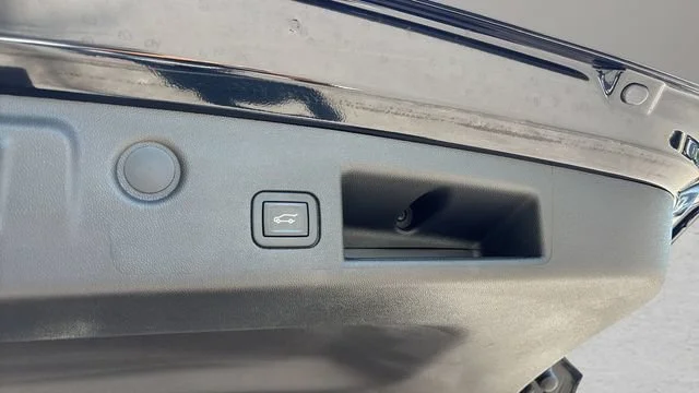 Used 2022 Mosaic Black Metallic Chevrolet LT image 33