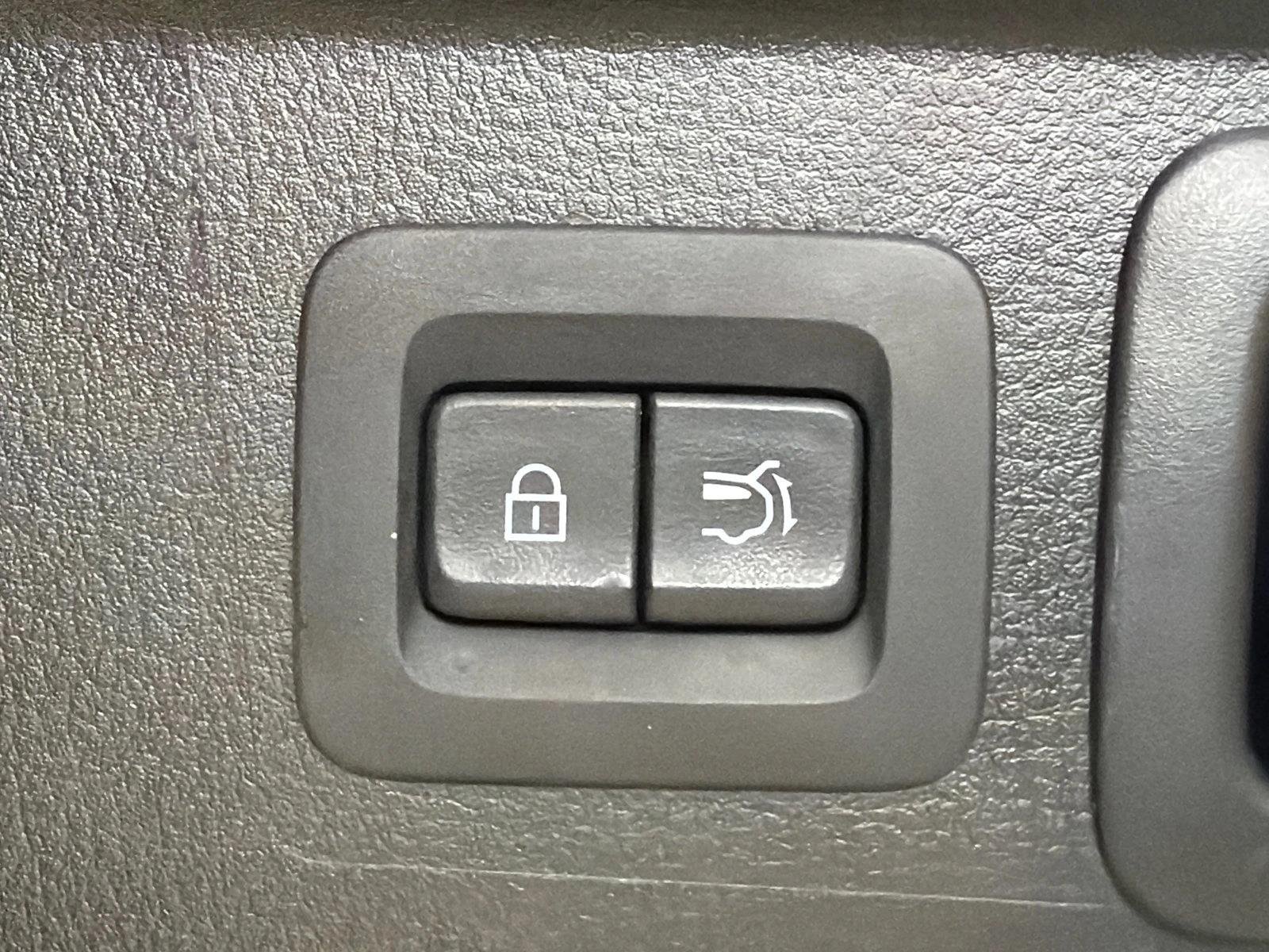 Used 2025 Wind Chill Pearl Mazda 2.5 S Preferred Package image 19
