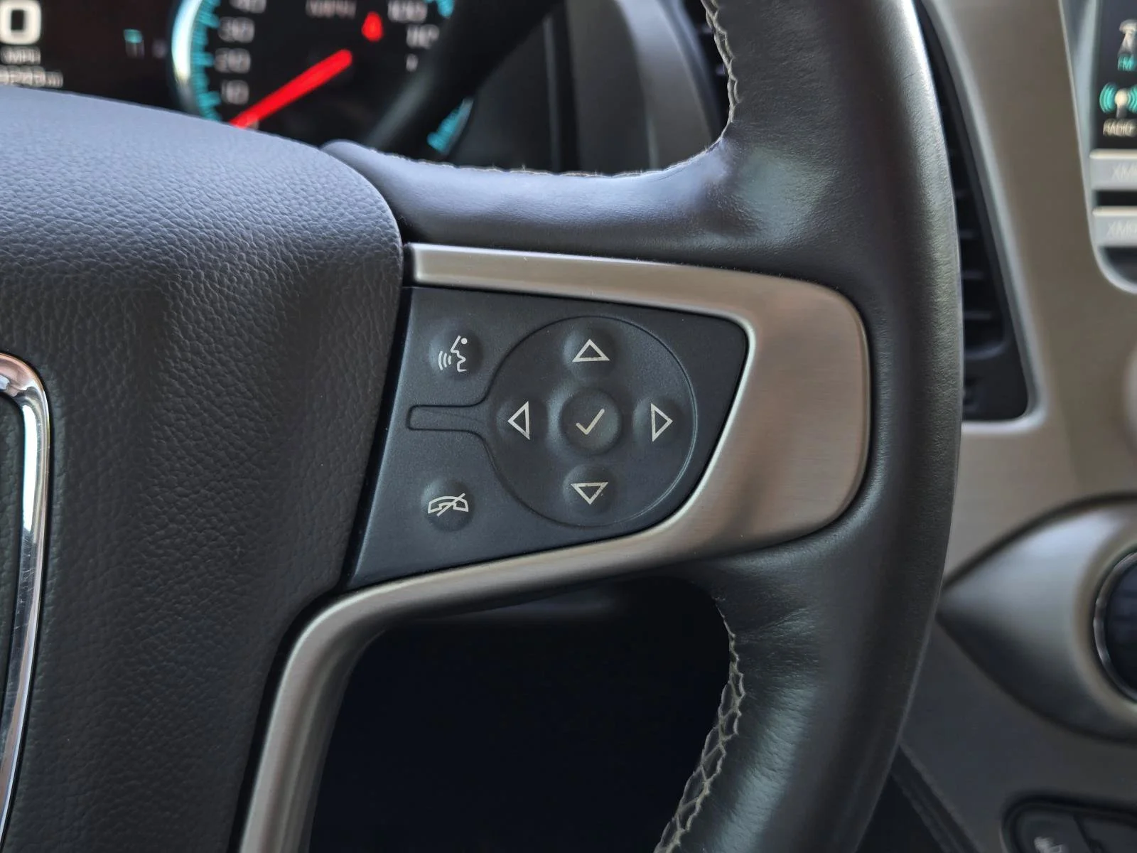 Used 2017 White Frost Tricoat GMC Denali image 19