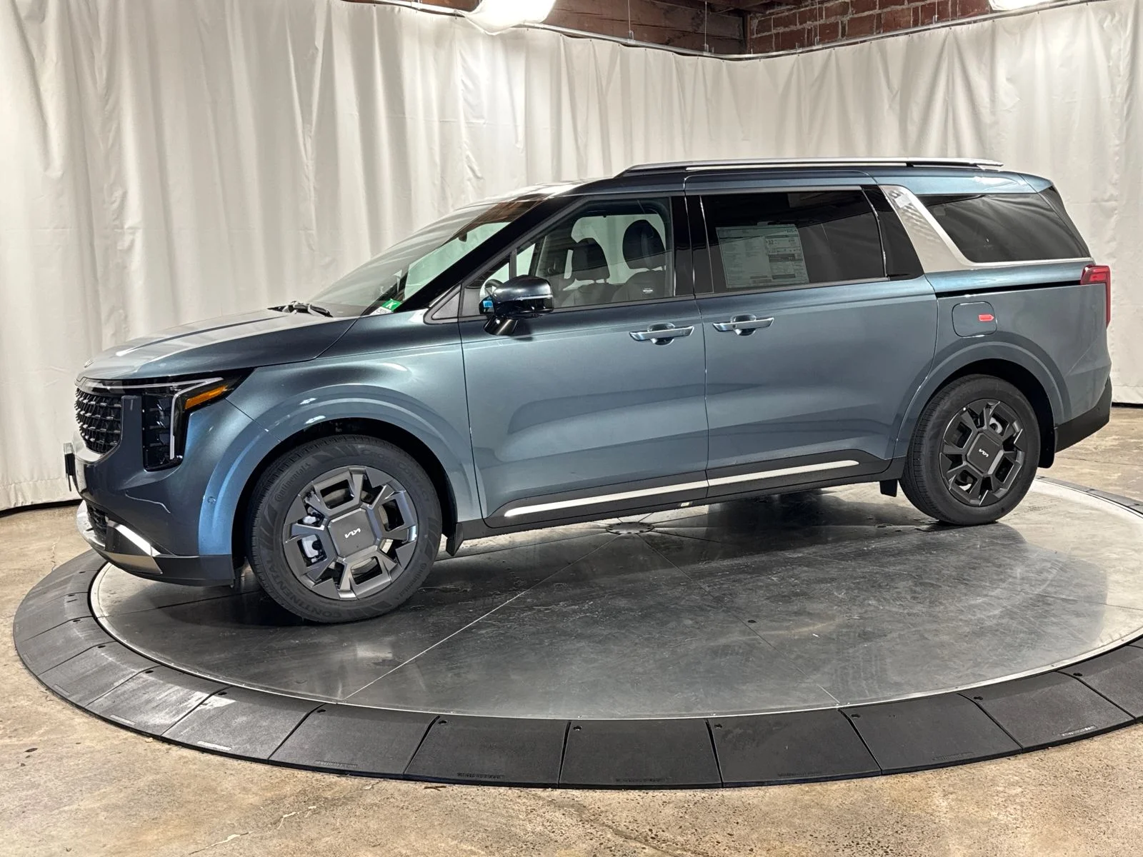 2026 Kia Sedona SX HEV's photo