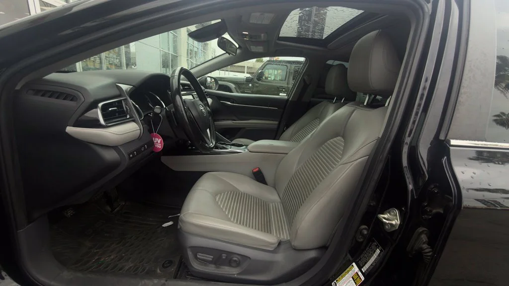 Used 2019 Midnight Black Metallic Toyota SE image 3