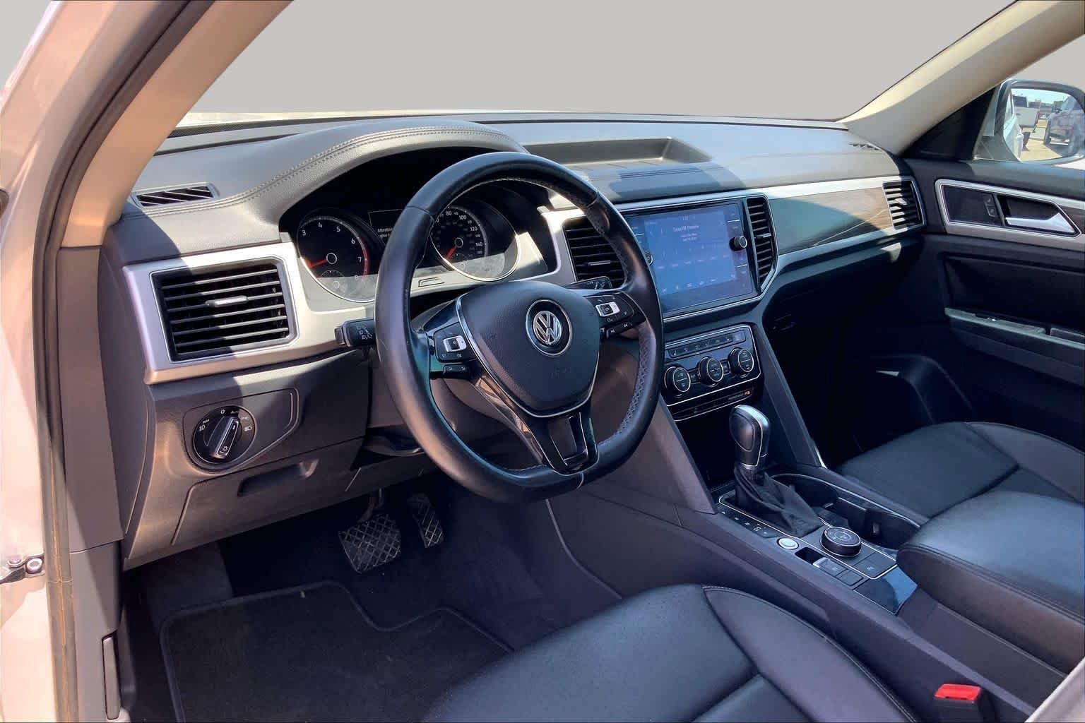 Used 2018 Reflex Silver Metallic Volkswagen 3.6L V6 SEL image 16