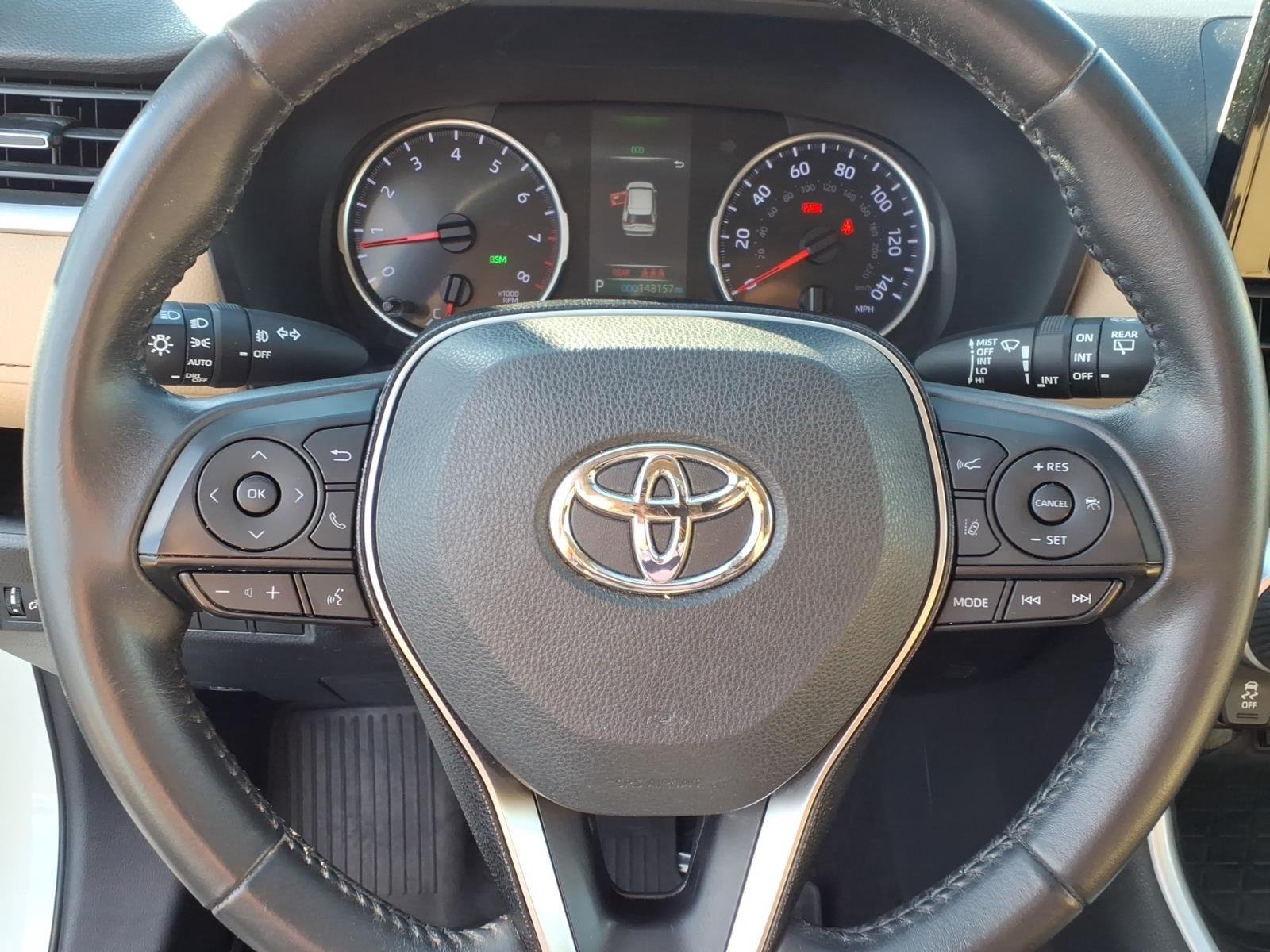Used 2020 Super White Toyota XLE Premium image 25