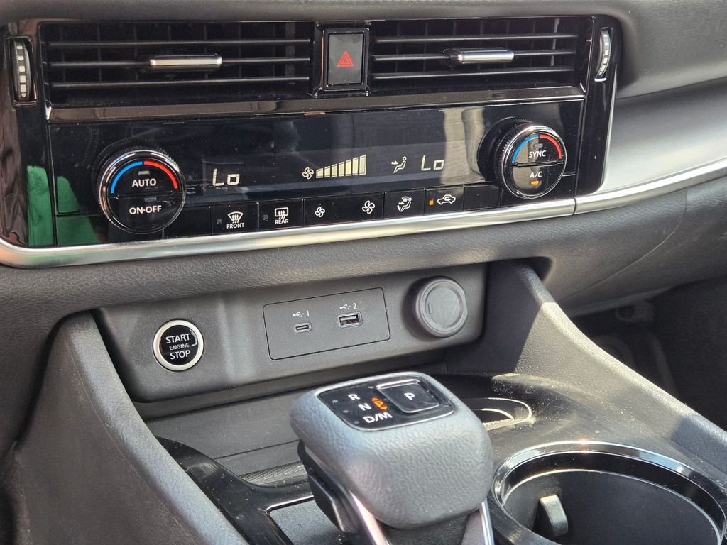 Used 2022 Red Nissan SV image 28