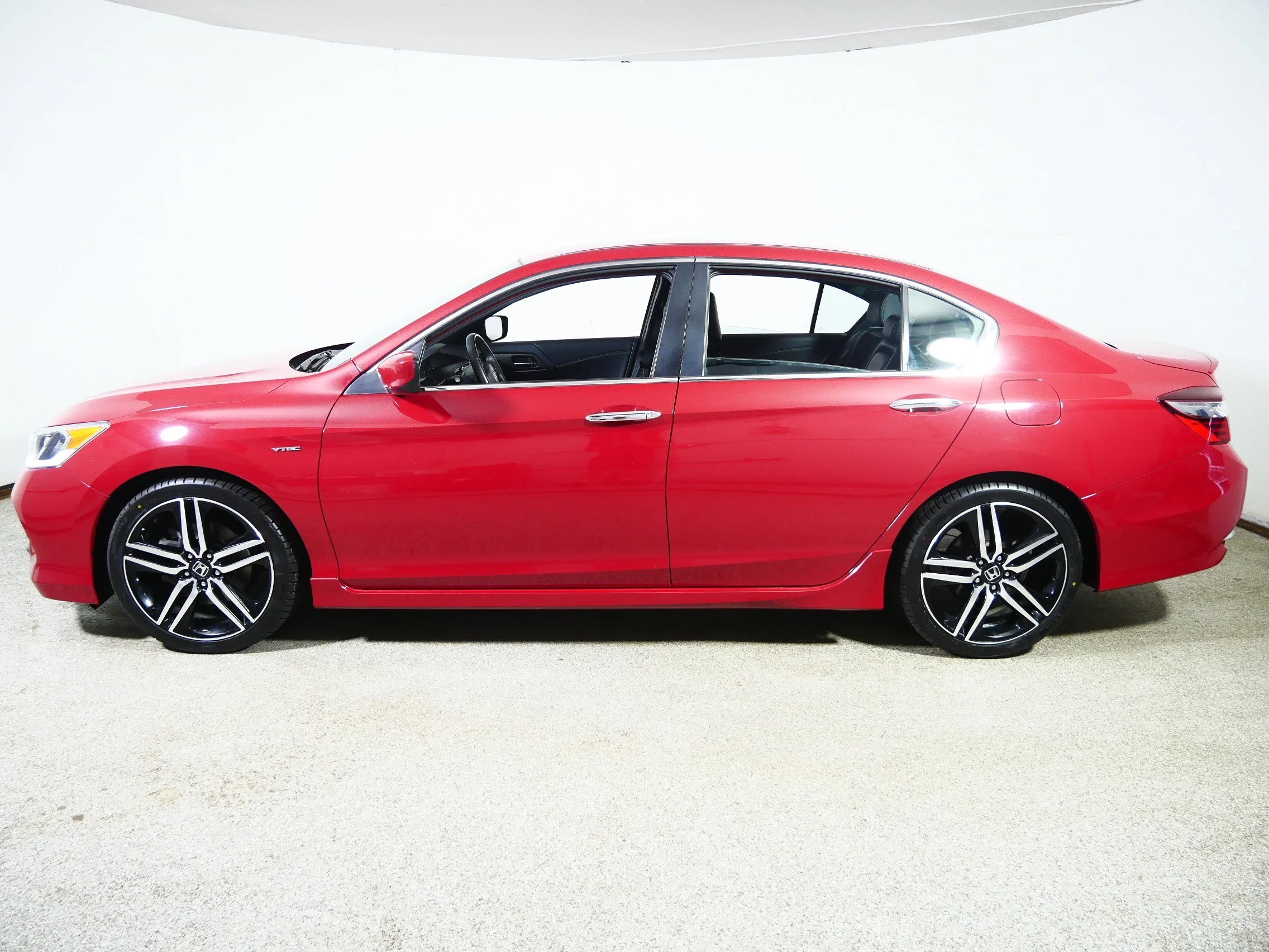 Used 2016 San Marino Red Honda Sport image 4