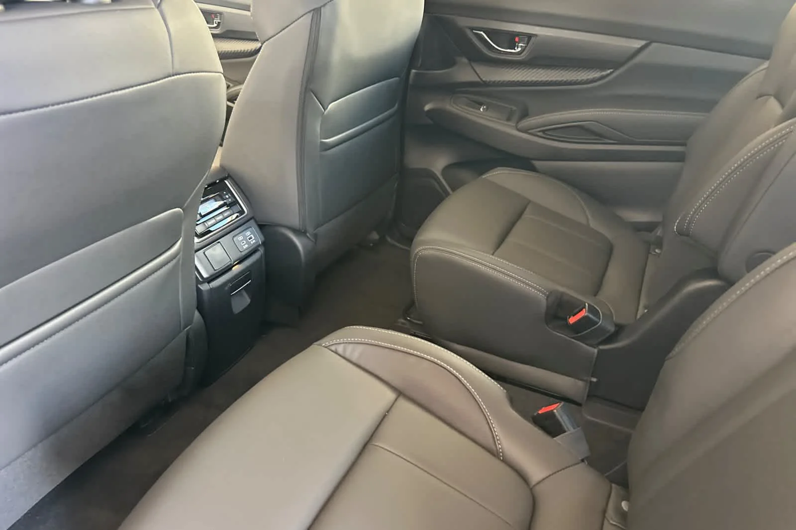 New 2026 CRYSTAL WHITE PEARL Subaru Premium 7-Passenger image 11