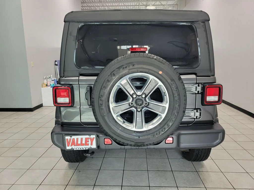 Certified Used 2022 Gray Jeep Unlimited Sahara image 8