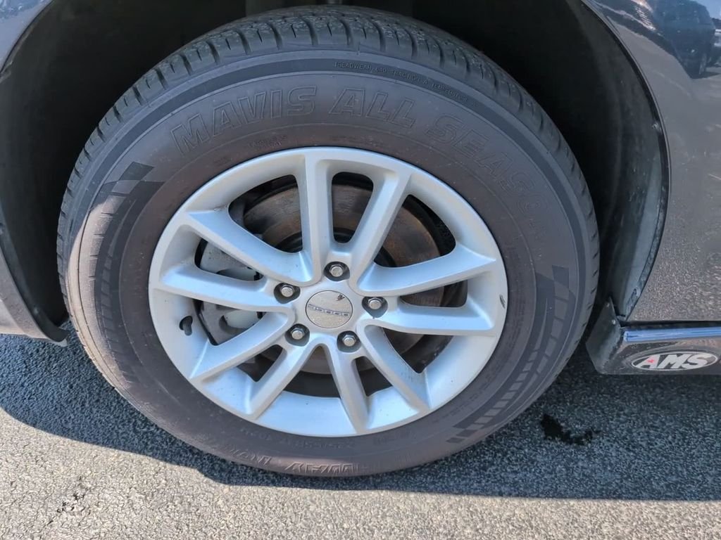 Used 2014 Gray Dodge SXT image 12