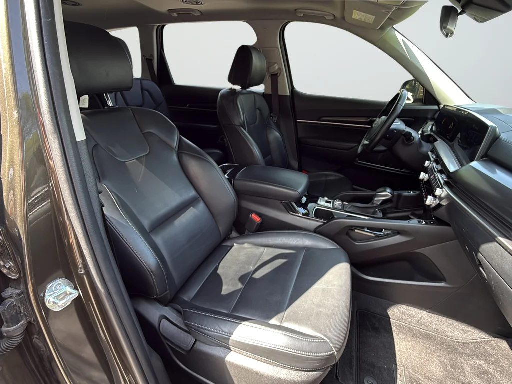 Certified Used 2025 Green Kia S image 25