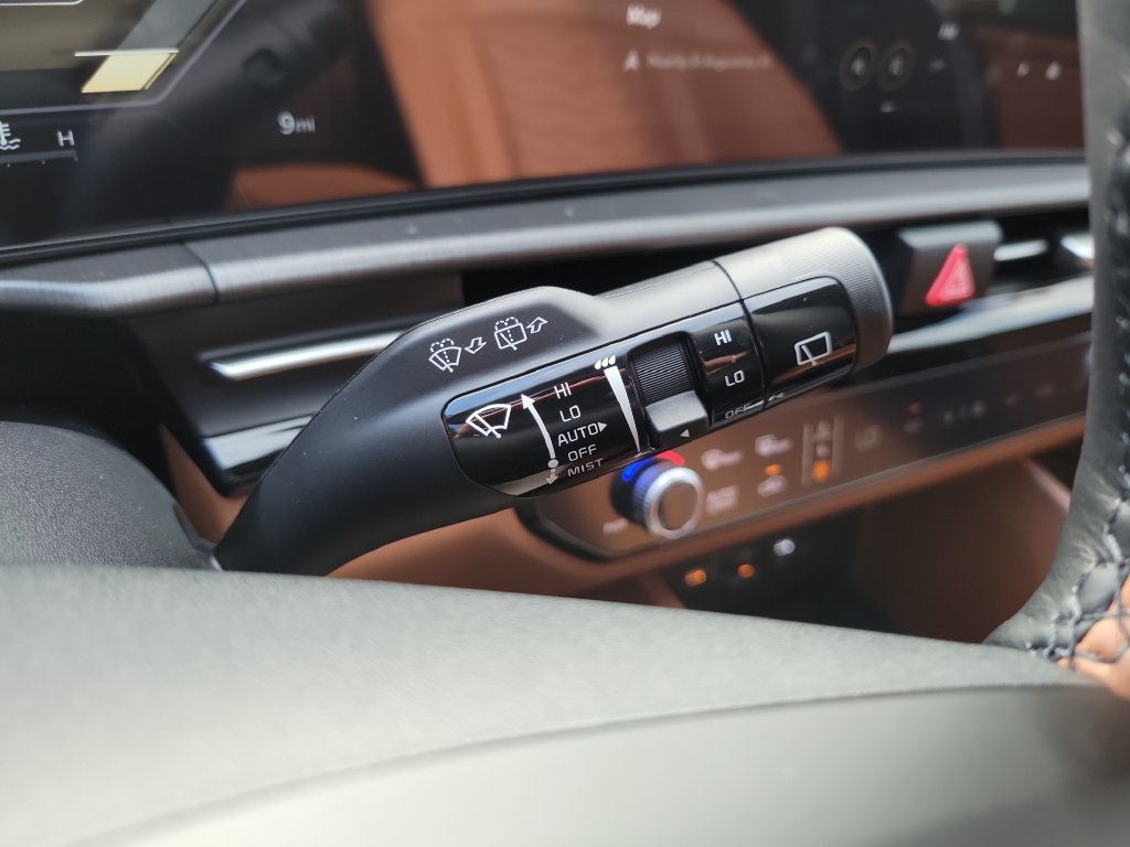 New 2027 Glacial White Pearl / Black Ro Kia X-Line image 30