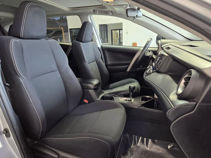 Used 2018 Silver Sky Metallic TOYOTA XLE AWD image 22