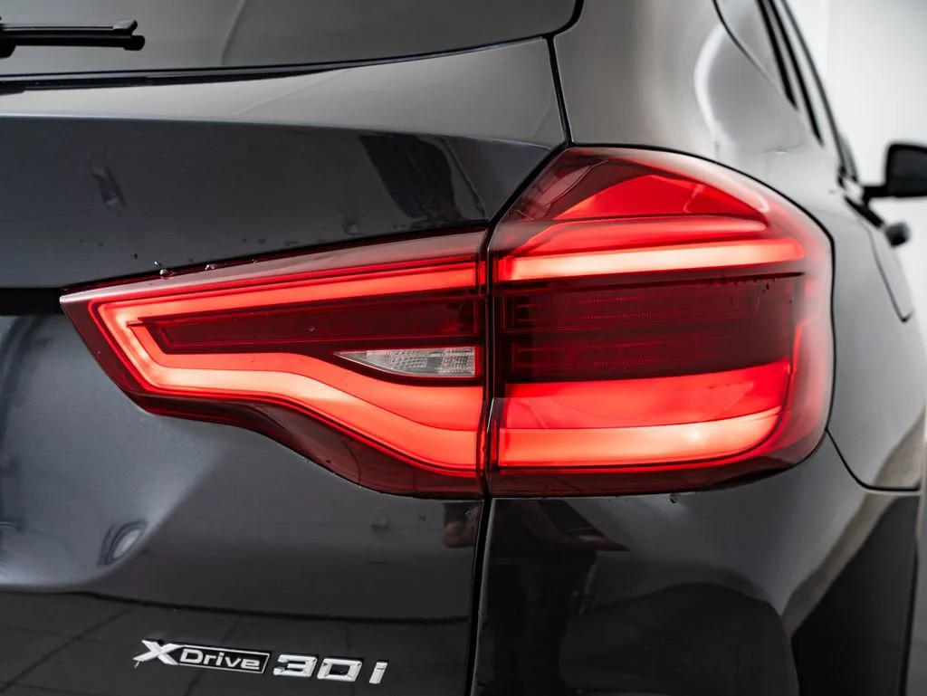 Used 2019 Dark Graphite Metallic BMW xDrive30i image 9