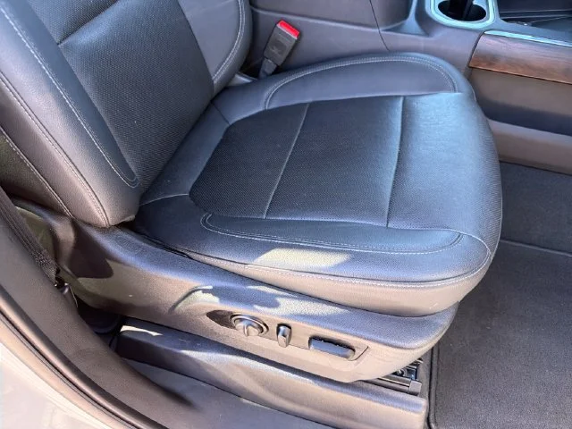 Used 2021 Silver GMC SLT image 26