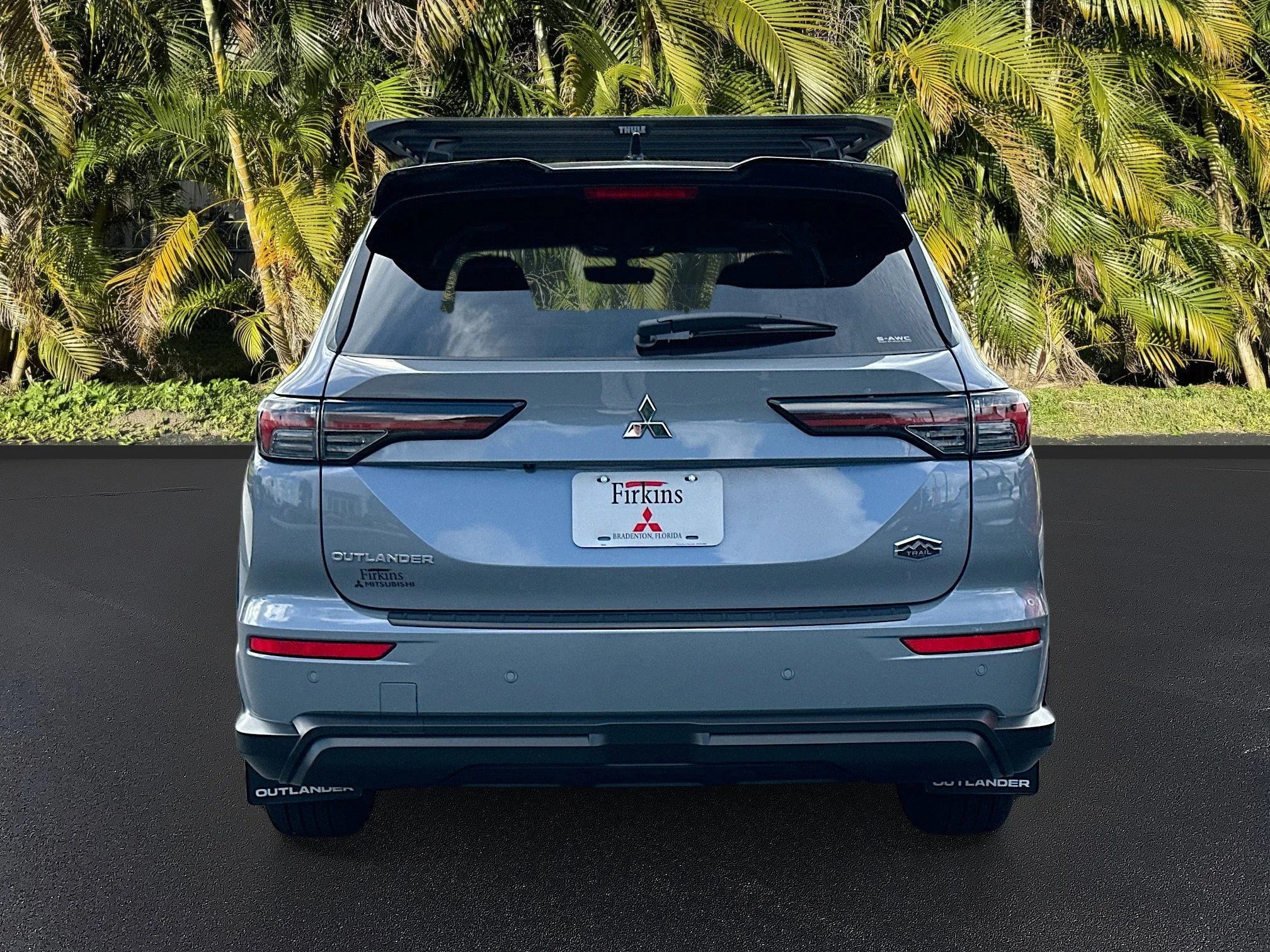 New 2026 Moonstone Gray Metallic/Black Roof Mitsubishi Trail Edition image 4